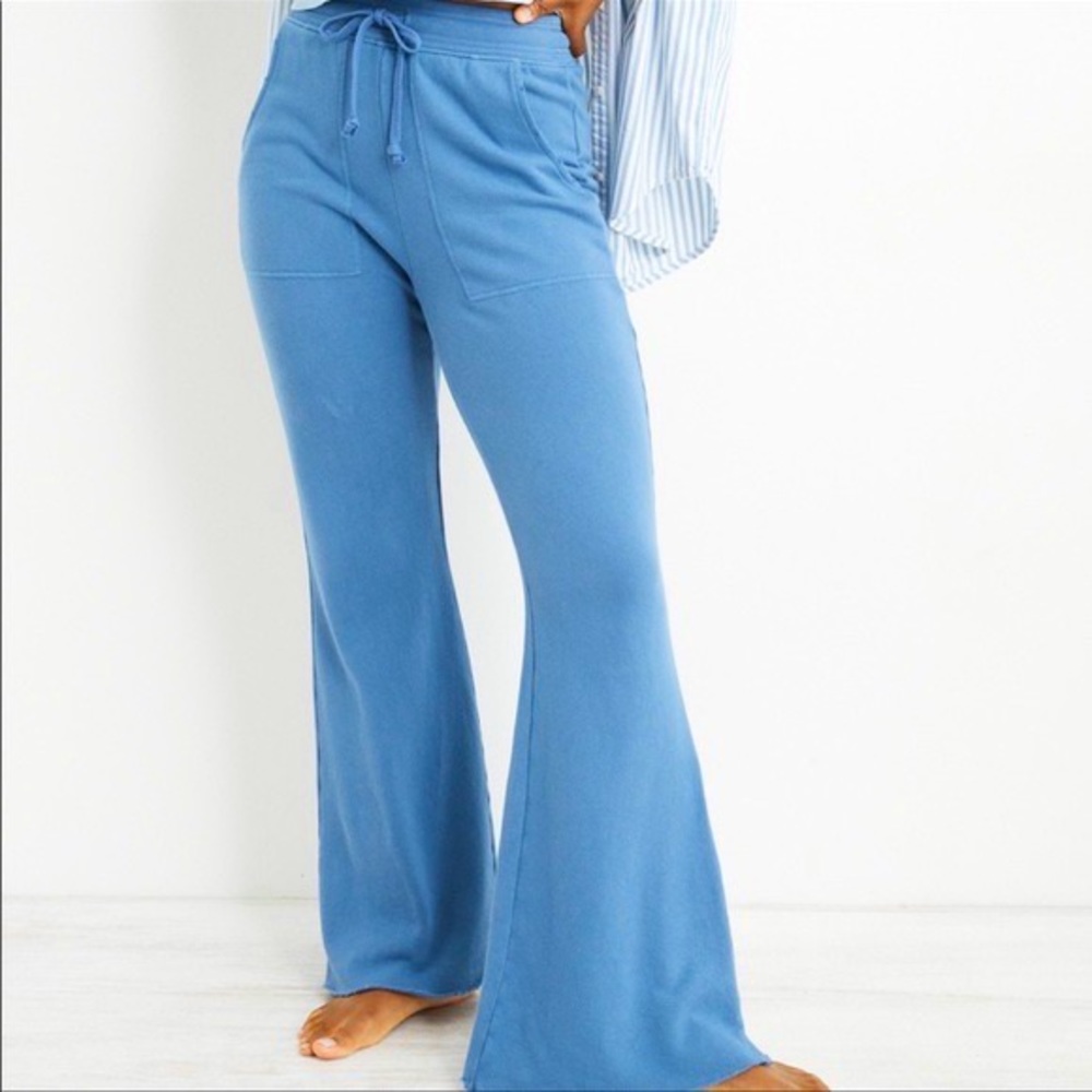Aerie Flared sweatpants 💙